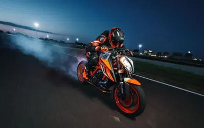 Nuovo Showroom KTM: Motomoto ha aperto in provincia di Massa-Carrara