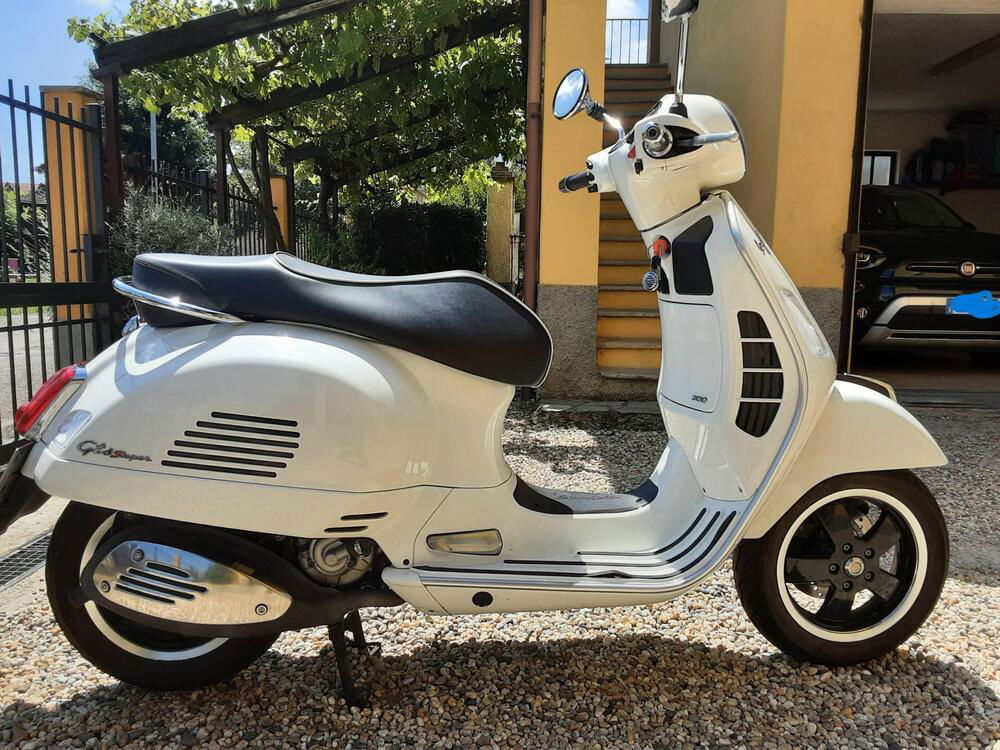 Vespa GTS 300 Super (2017 - 18) (2)