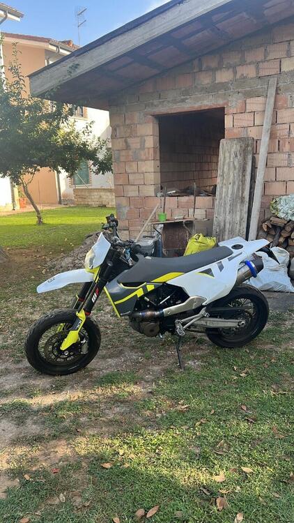 Husqvarna 701 Supermoto (2021)