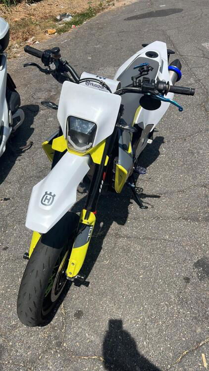 Husqvarna 701 Supermoto (2021) (4)