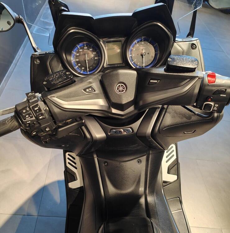 Yamaha T-Max 560 Tech Max (2021) (2)