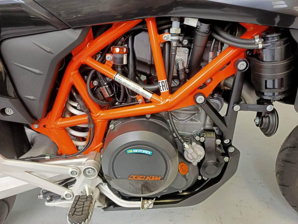 KTM 690 SMC R (2023 - 24) (3)