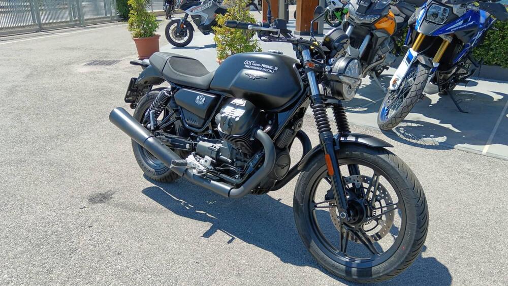 Moto Guzzi V7 Stone (2021 - 24) (2)