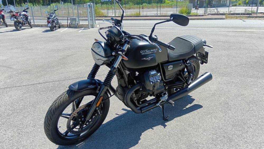 Moto Guzzi V7 Stone (2021 - 24) (3)