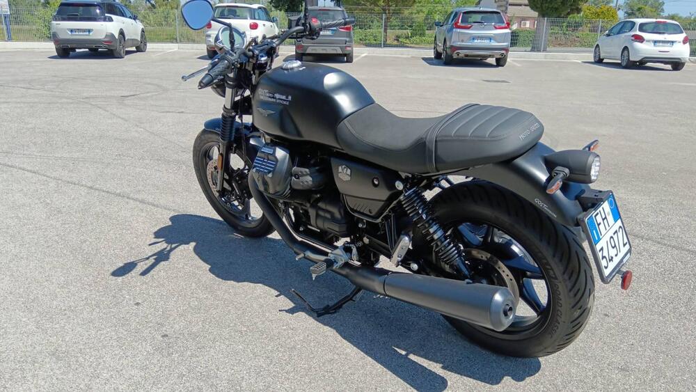 Moto Guzzi V7 Stone (2021 - 24) (4)