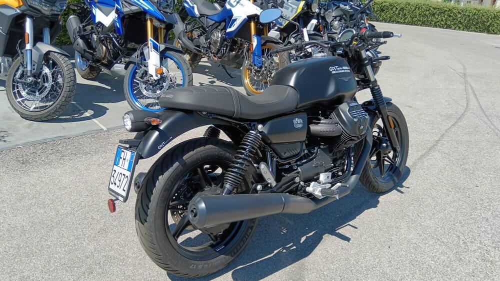 Moto Guzzi V7 Stone (2021 - 24) (5)