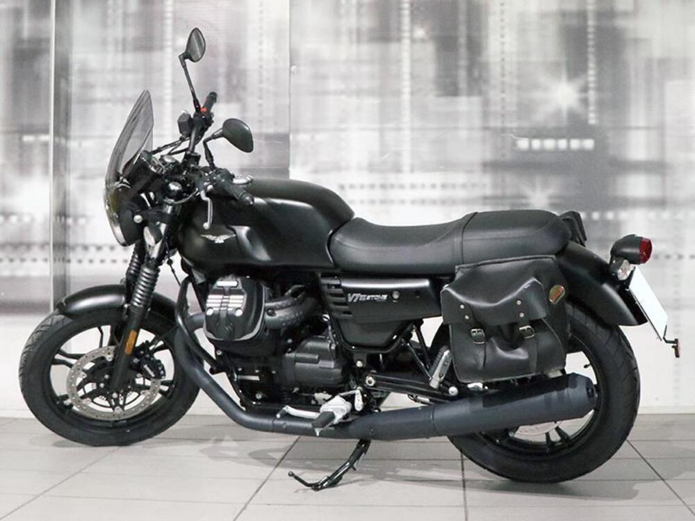 Moto Guzzi V7 III Stone (2017 - 20) (2)