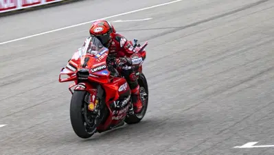 MotoGP 2024. GP di Germania. Pecco Bagnaia vince dopo il pressing su Jorge Martin (caduto alla fine)! Super rimonta di Marc Marquez, secondo! [RISULTATI]