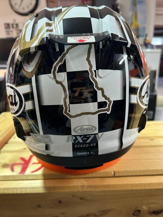 CASCO INTEGRALE ARAI RX-7V TT IoM 2017