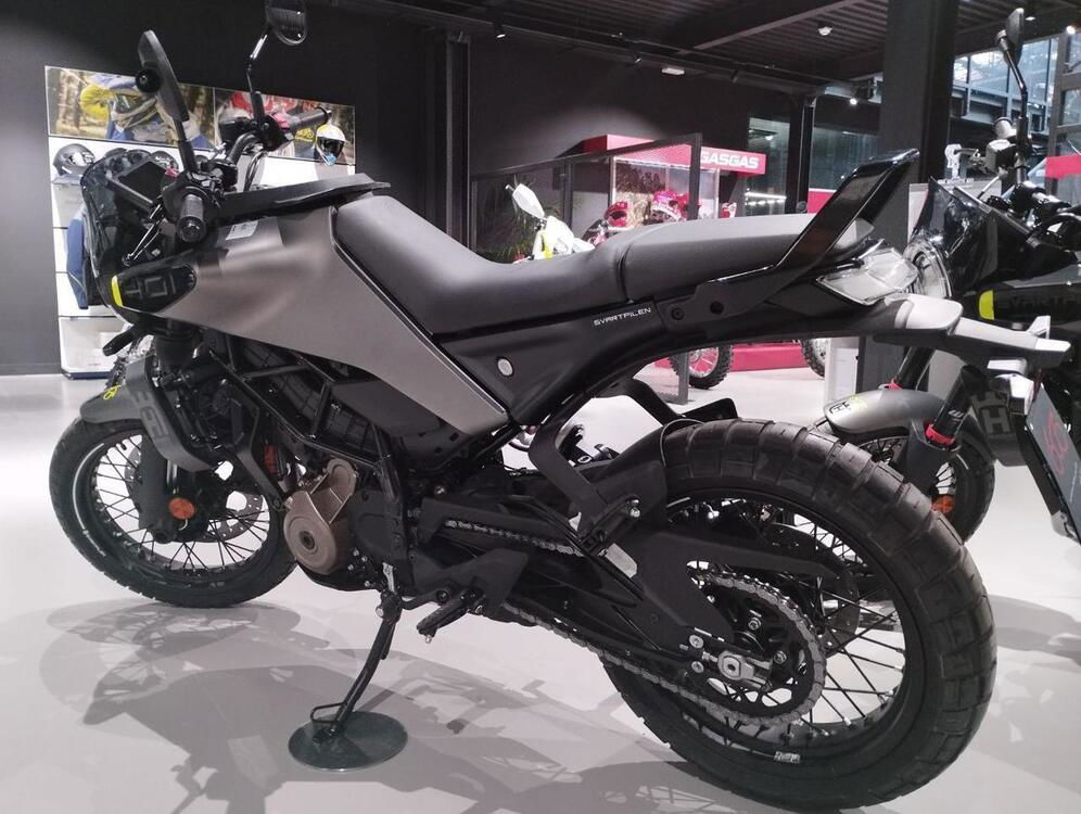 Husqvarna Svartpilen 401 (2024) (3)