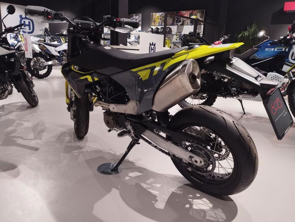 Husqvarna 701 Supermoto (2023 - 24) (5)