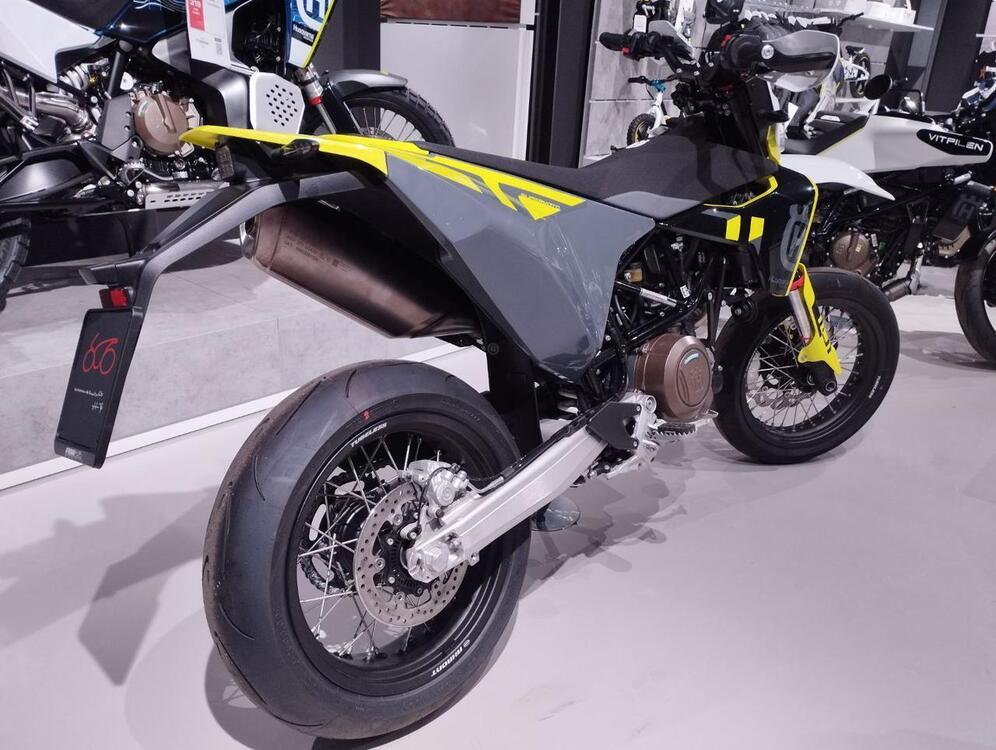 Husqvarna 701 Supermoto (2023 - 24) (3)