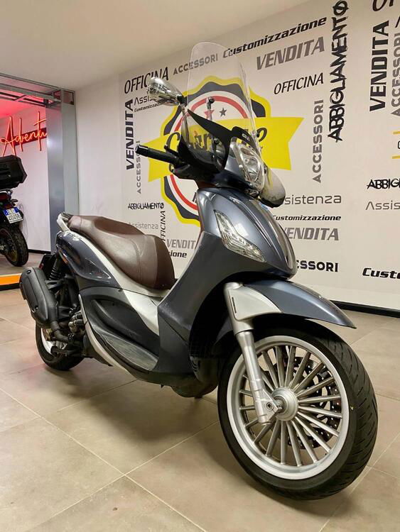 Piaggio Beverly 300 i.e. ABS-ASR (2016 - 20) (2)