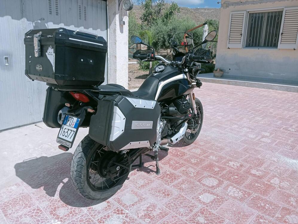 Moto Guzzi V85 TT Guardia d'Onore (2022 - 23) (2)