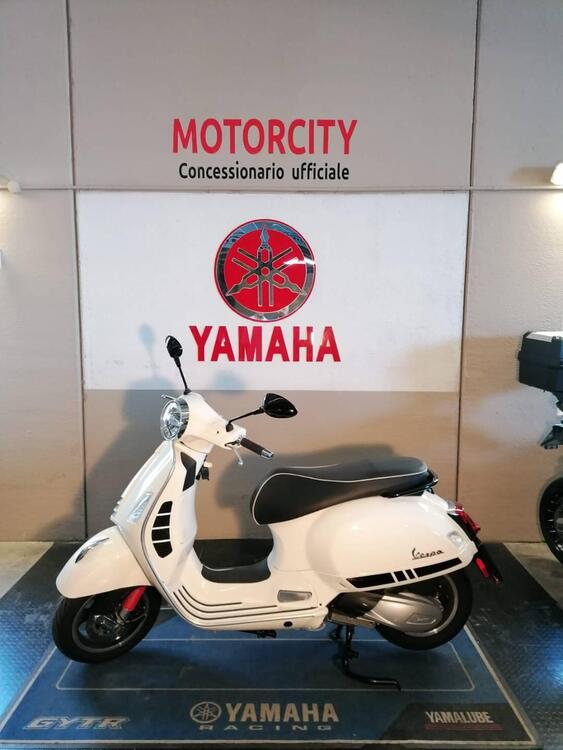 Vespa GTS 300 Super Hpe (2021 - 22) (4)