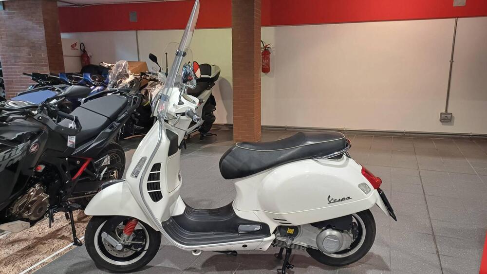 Vespa GTS 300 (2010 - 14) (2)