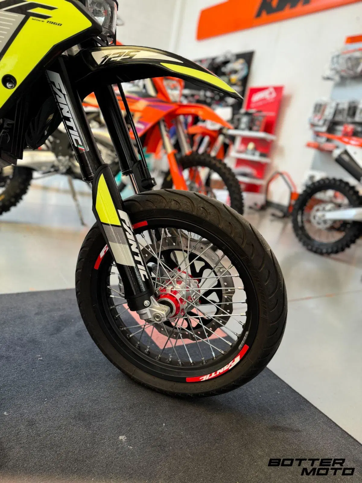 Fantic Motor Motard 125 Performance 4t (2020) (3)
