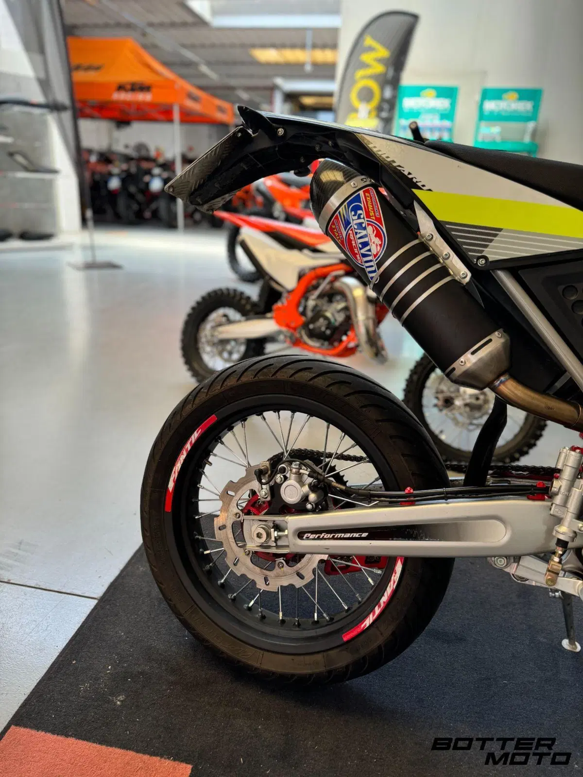 Fantic Motor Motard 125 Performance 4t (2020) (5)