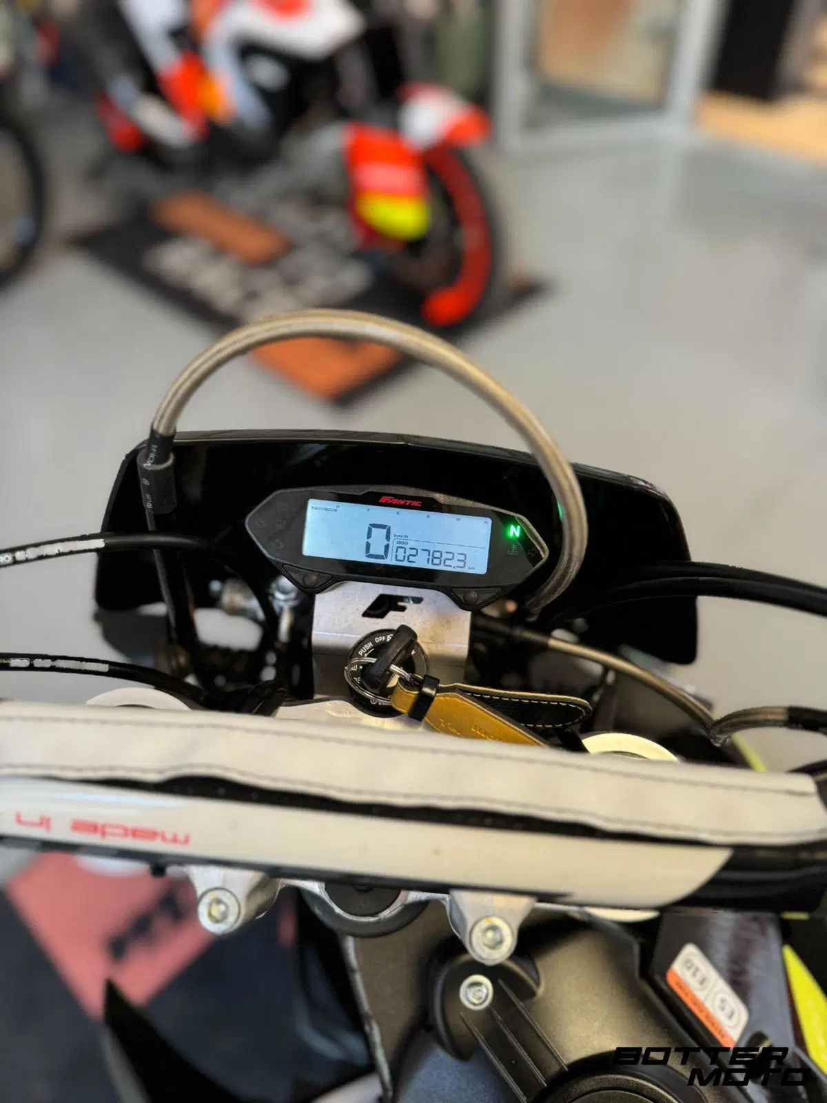 Fantic Motor Motard 125 Performance 4t (2020) (6)