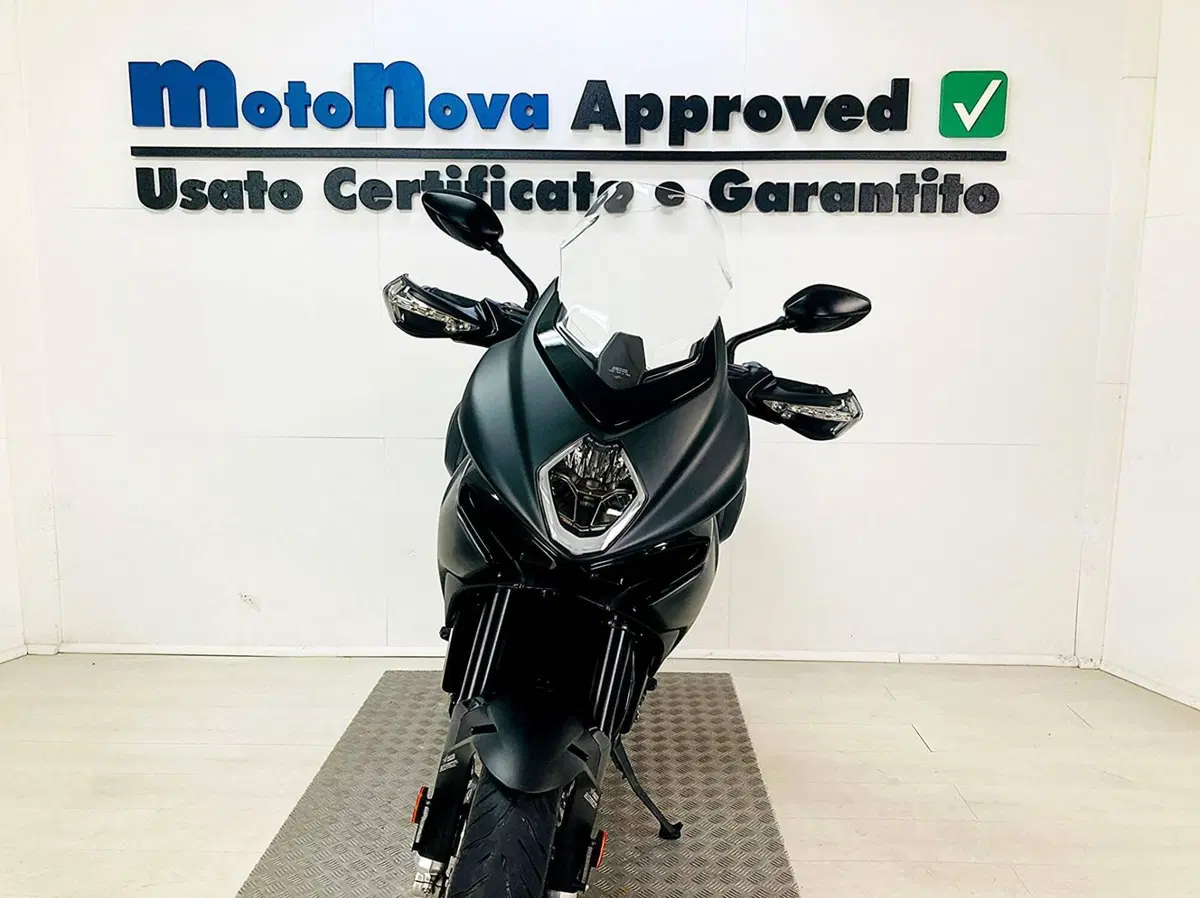 MV Agusta Turismo Veloce 800 Lusso SCS (2021 - 26) (4)