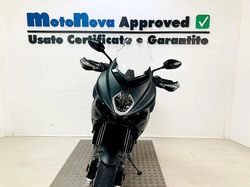MV Agusta Turismo Veloce 800 Lusso SCS (2021 - 26) (4)