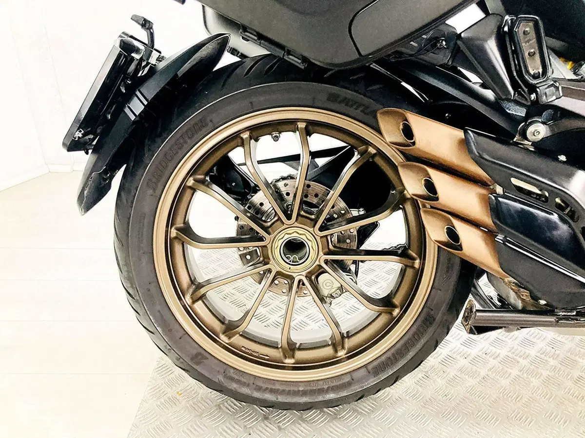 MV Agusta Turismo Veloce 800 Lusso SCS (2021 - 26) (7)
