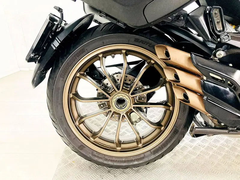 MV Agusta Turismo Veloce 800 Lusso SCS (2021 - 26) (7)