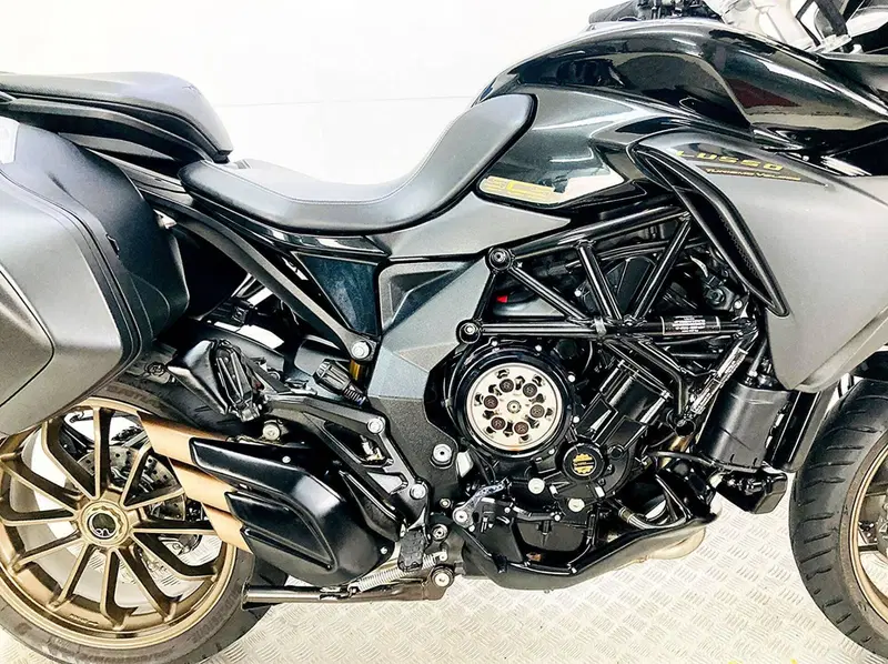 MV Agusta Turismo Veloce 800 Lusso SCS (2021 - 26) (8)