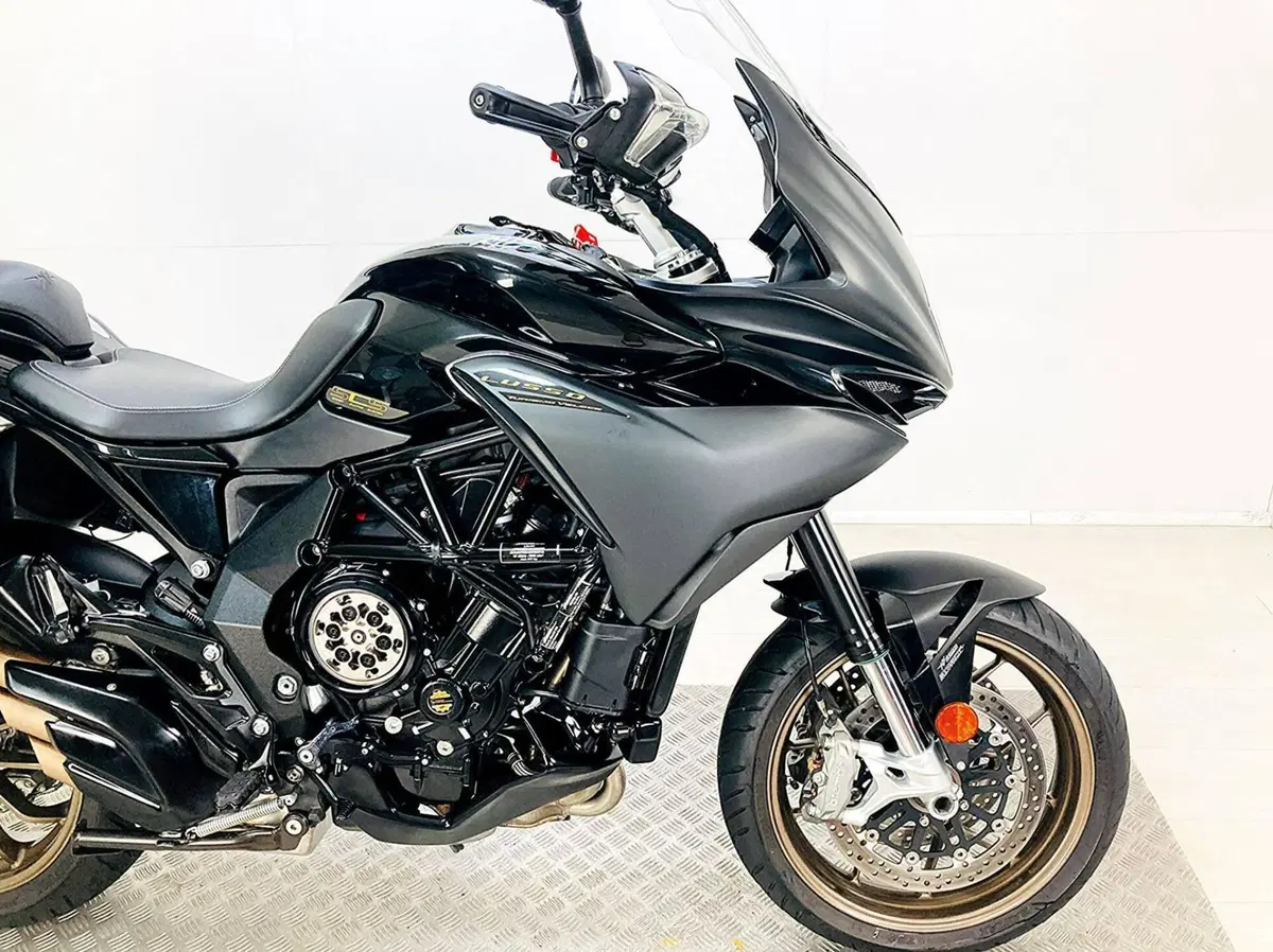 MV Agusta Turismo Veloce 800 Lusso SCS (2021 - 26) (10)