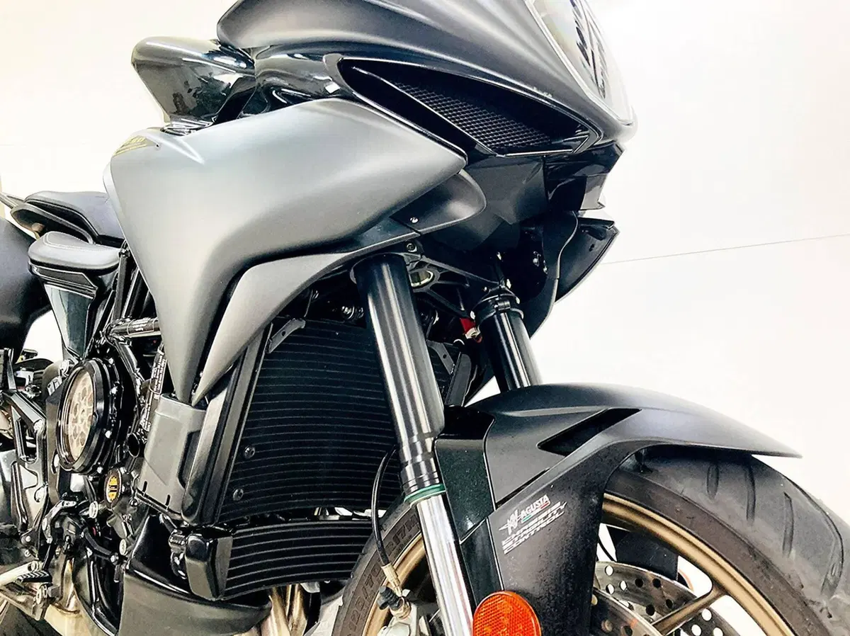 MV Agusta Turismo Veloce 800 Lusso SCS (2021 - 26) (12)