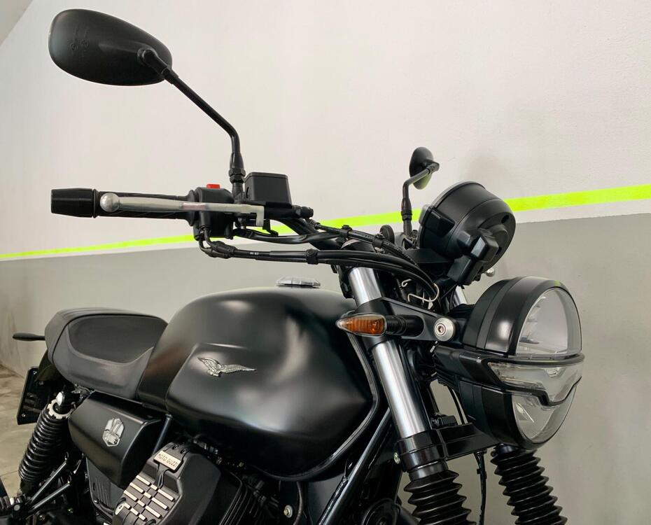 Moto Guzzi V7 Stone (2021 - 24) (2)