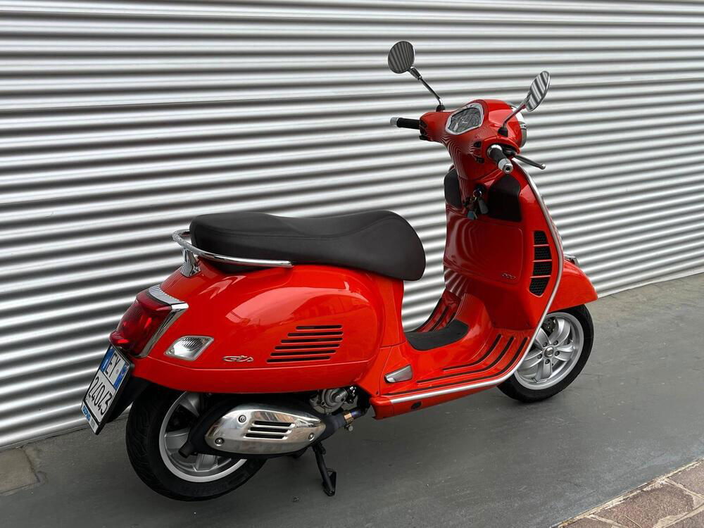 Vespa GTS 300 Hpe (2021 - 22) (2)