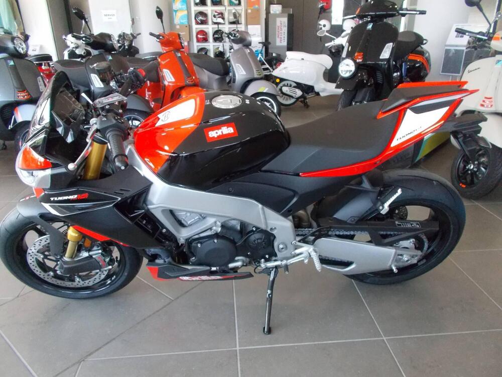 Aprilia Tuono 1100 V4 Factory SE-09 SBK (2024) (2)