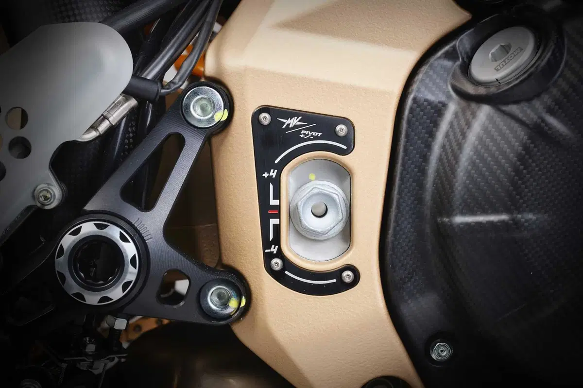 MV Agusta Superveloce 1000 Serie Oro: Alta Gioielleria [GALLERY] (21)