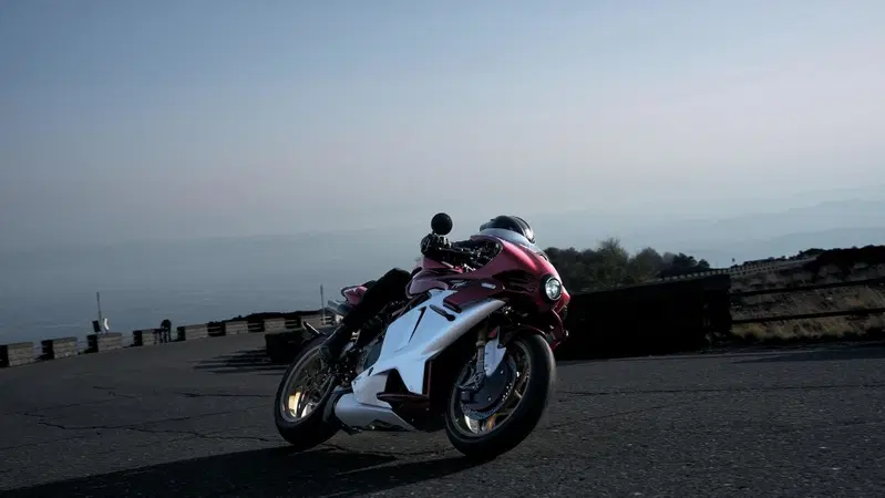 MV Agusta Superveloce 1000 Serie Oro: Alta Gioielleria [GALLERY]