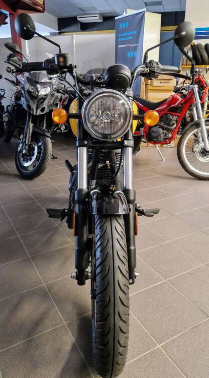 Royal Enfield Meteor 350 Fireball (2021 - 24) (2)