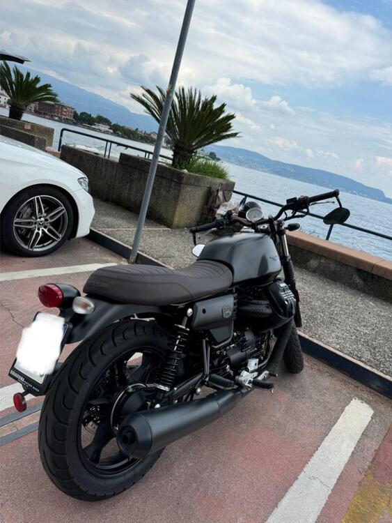 Moto Guzzi V7 III Stone (2017 - 20) (3)