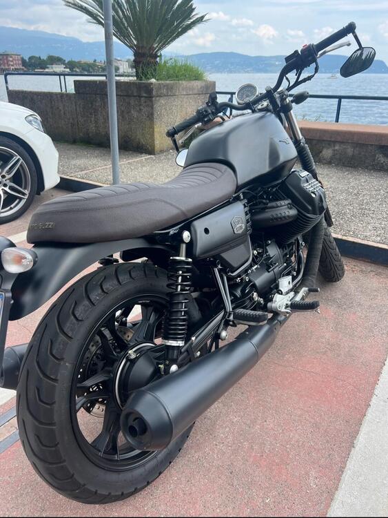 Moto Guzzi V7 III Stone (2017 - 20) (5)