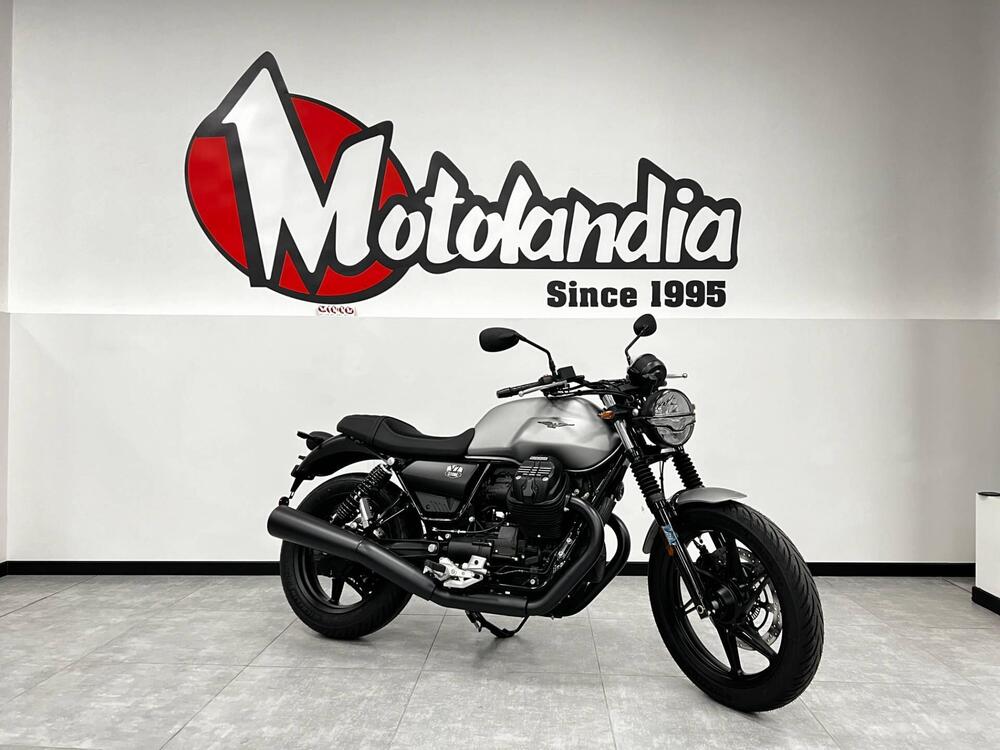 Moto Guzzi V7 Stone (2021 - 24)