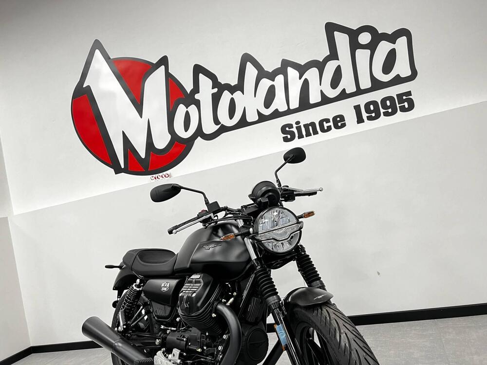 Moto Guzzi V7 Stone (2021 - 24) (2)