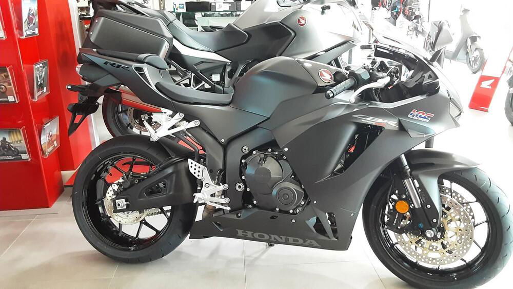 Honda CBR 600 RR (2024) (4)