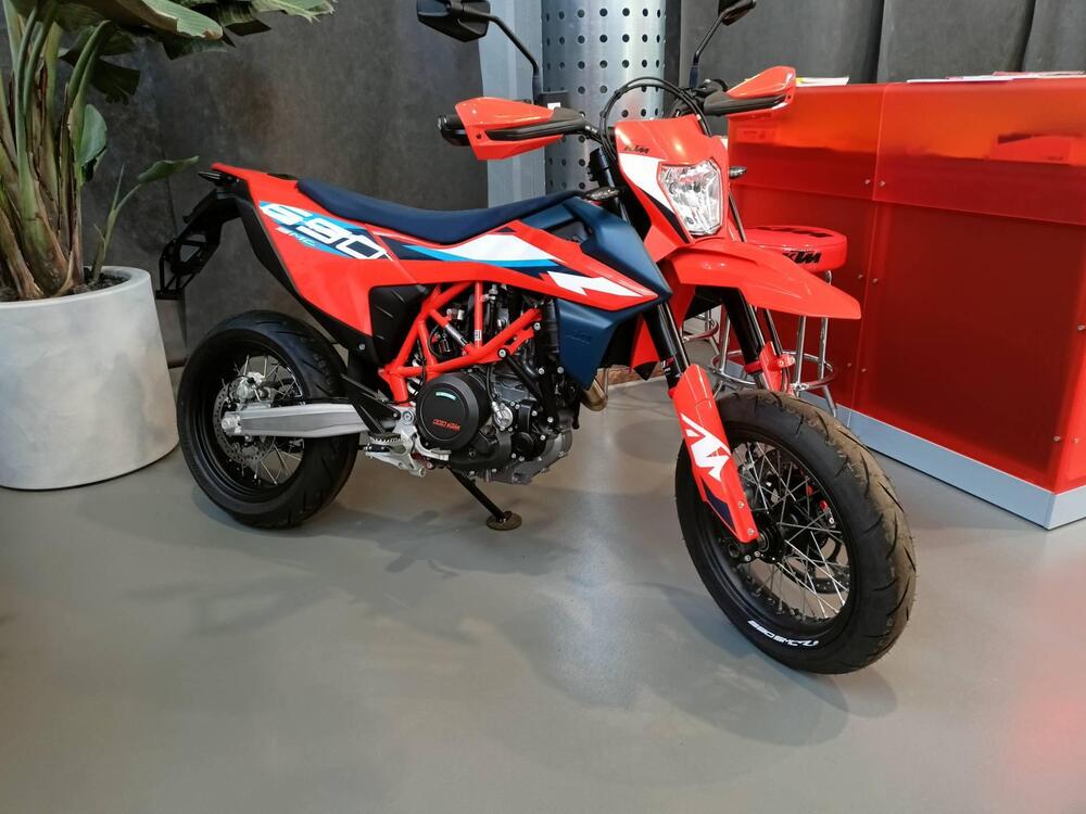 KTM 690 SMC R (2023 - 24)