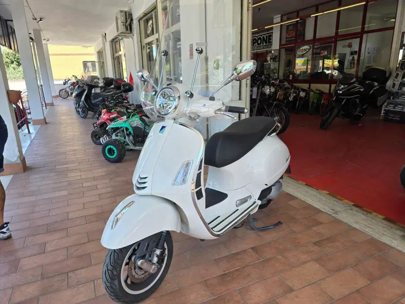Vespa GTS 300 Super (2023 - 24) (6)