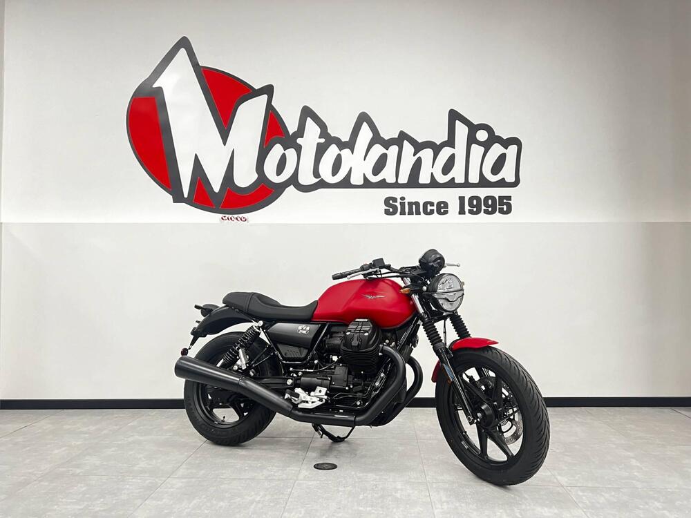 Moto Guzzi V7 Stone (2021 - 24)