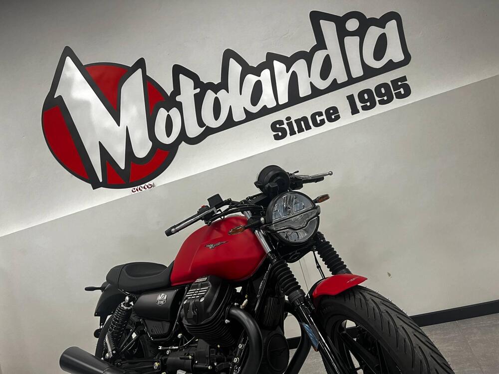 Moto Guzzi V7 Stone (2021 - 24) (2)