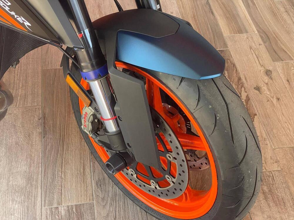 KTM 1290 Super Duke R Evo (2022 - 23) (4)