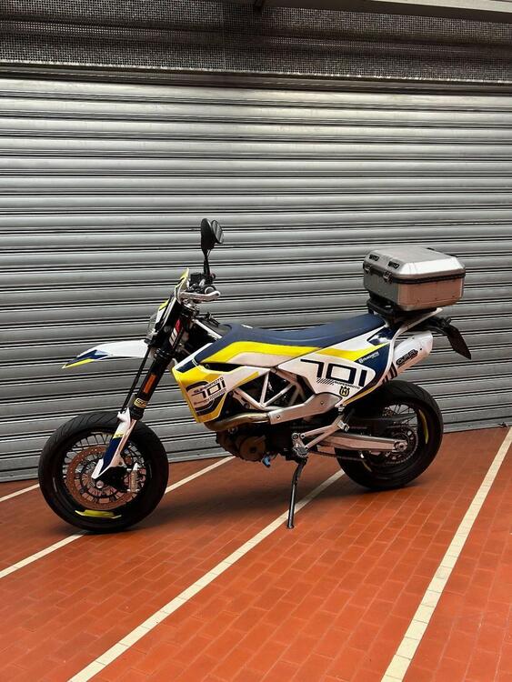 Husqvarna 701 Supermoto (2017 - 19) (2)