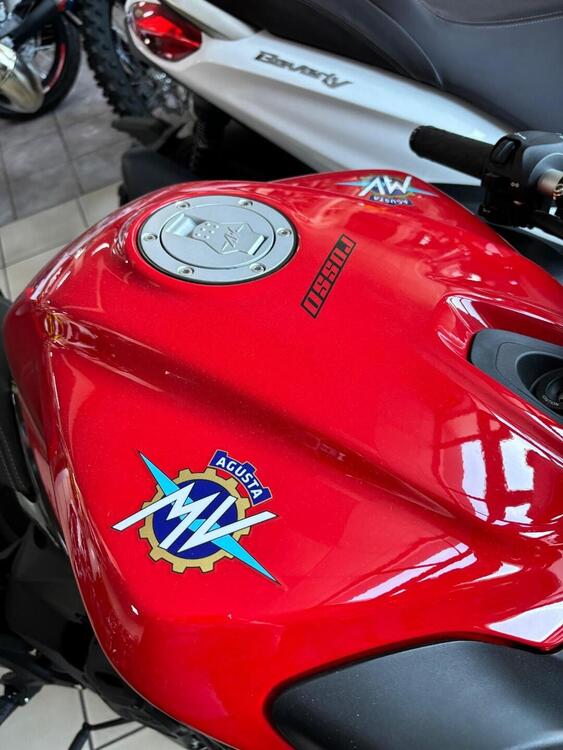 MV Agusta Brutale 800 Rosso (2021 - 23) (3)