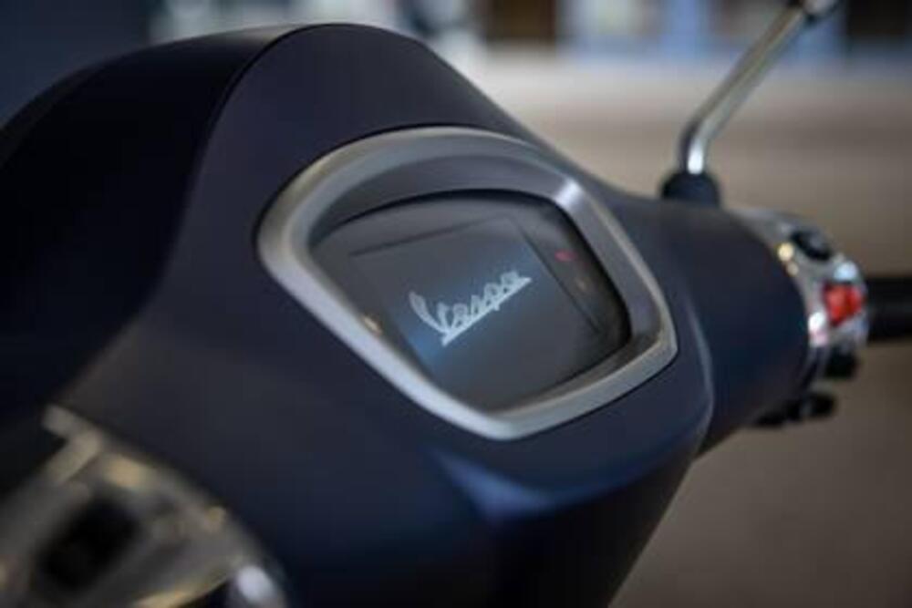 Vespa GTS 300 Super Tech (2023 - 24) (2)