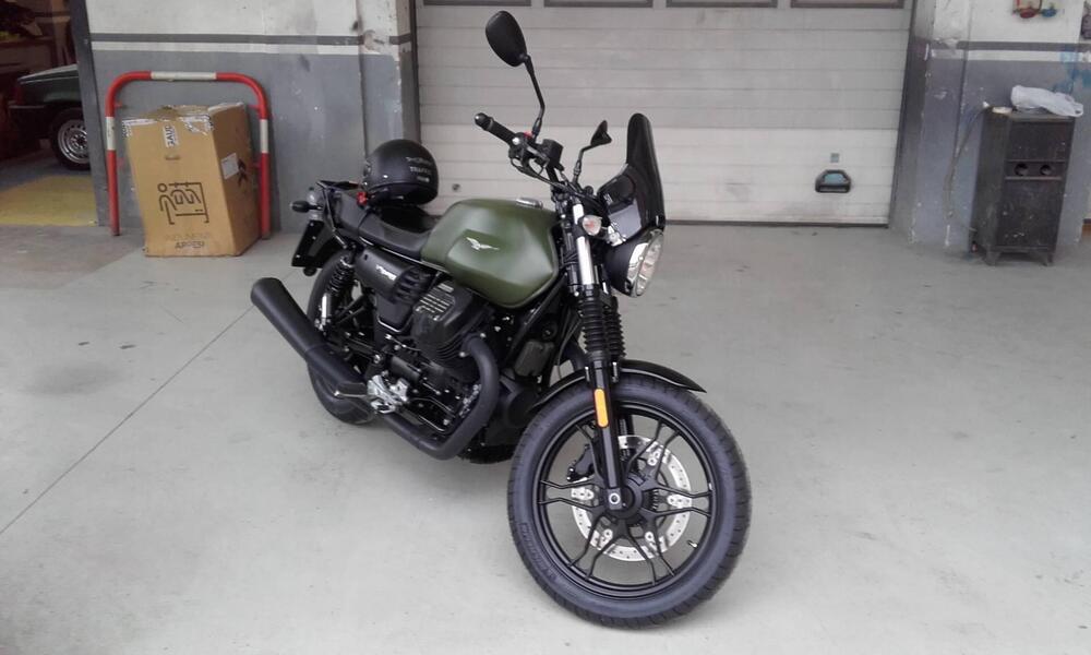 Moto Guzzi V7 III Stone (2017 - 20) (3)